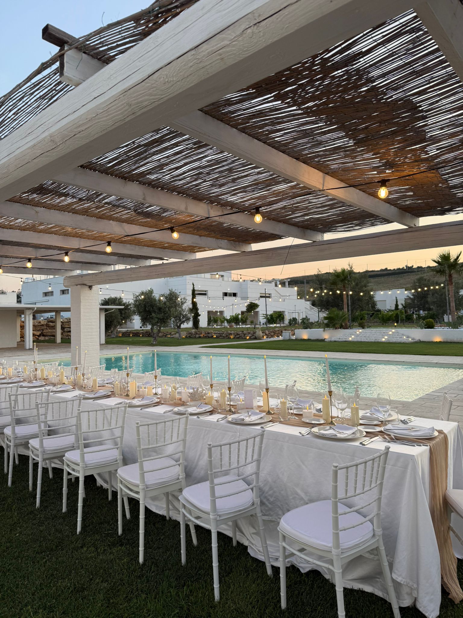 Cena di matrimonio a bordo piscina